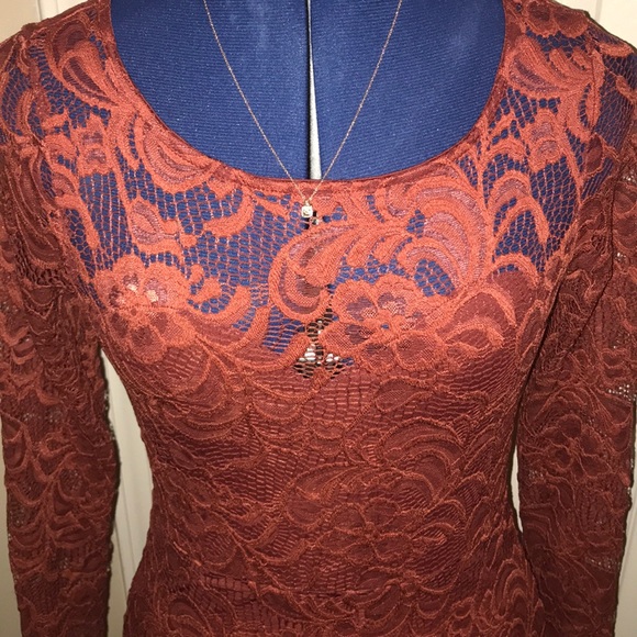 🎁Lace burgundy sleeve sweetheart dress size M - Picture 3 of 8